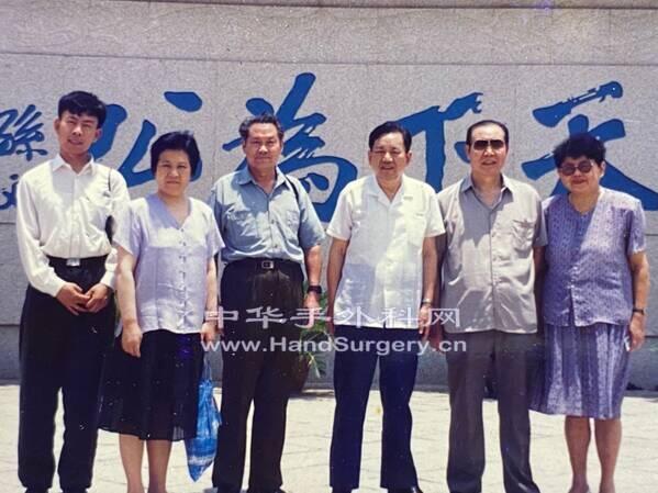 1991年夏天，与王成琪老师在广东合影。从右到左分别是黄教授（李主一爱人）、李主一教授、朱盛修教授、王成 ...