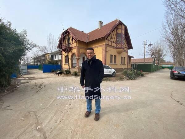 这是我在解放军89医院工作时住过的宿舍。当时住在这座黄色小楼的二楼。听说现在成了受保护的历史建筑。外表 ...