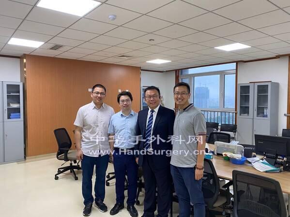 今天下午去潍坊市人民医院看望过王成琪老师后，顺便参观了手足外科，这是他们医院手足外科示教室，有60平方 ...