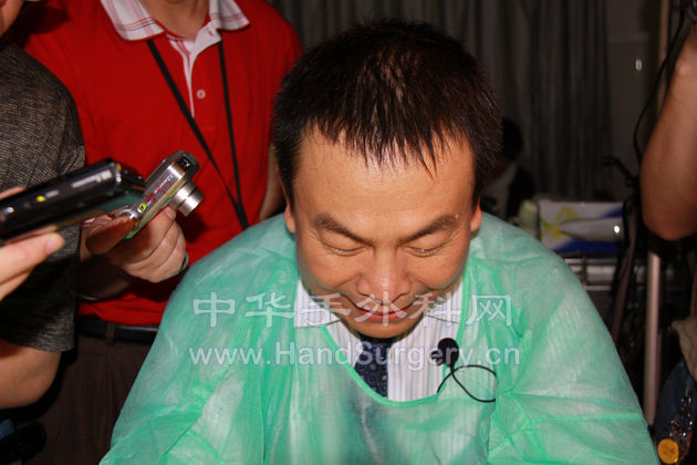 王增涛教授汗流浃背.jpg